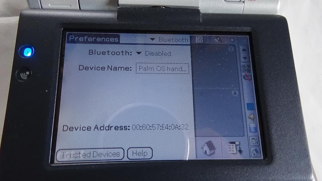 CLIE PEG-UX50英語版。スタイラス、ハンドストラップはありません。