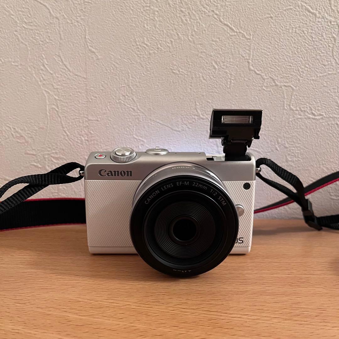 【美品】Canon EOS M100 ミラーレス一眼カメラ ダブルレンズキット