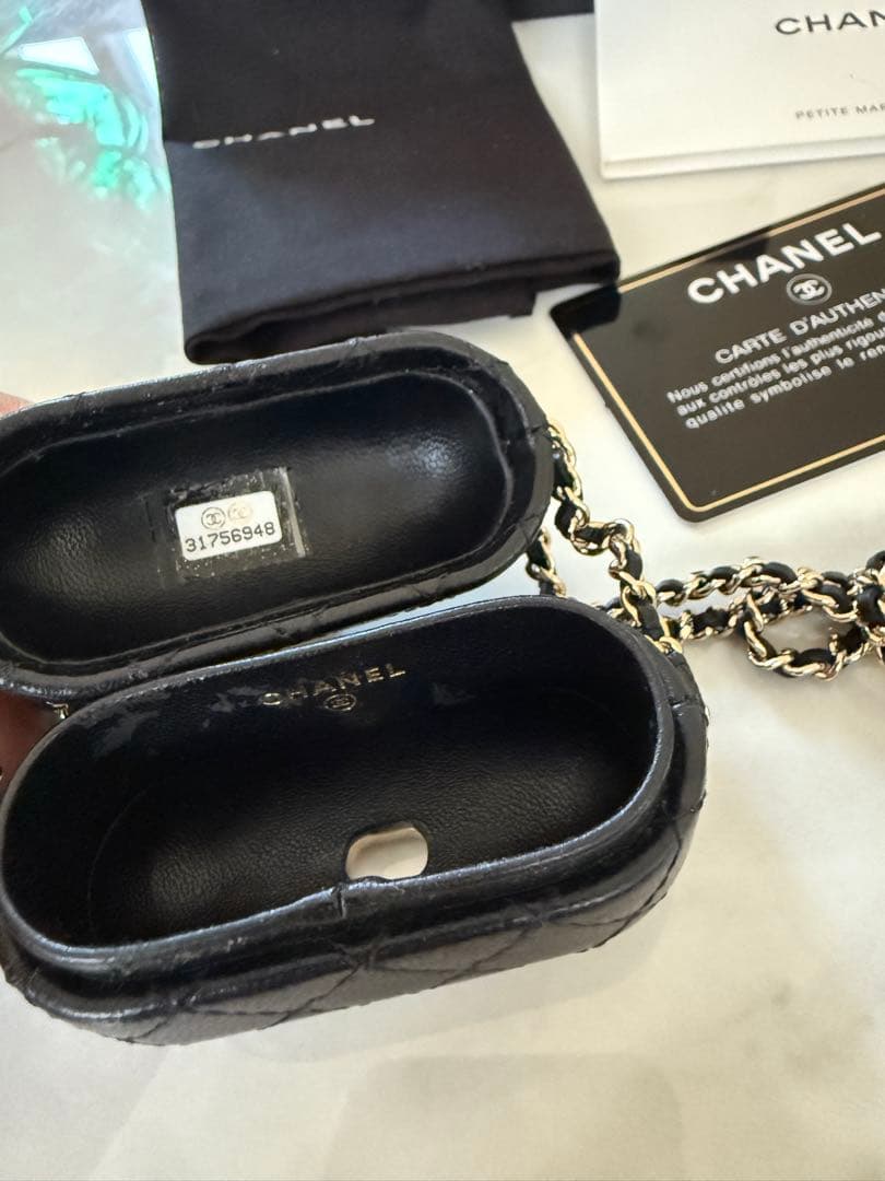 CHANEL ブラックレザー AirPodsProケース