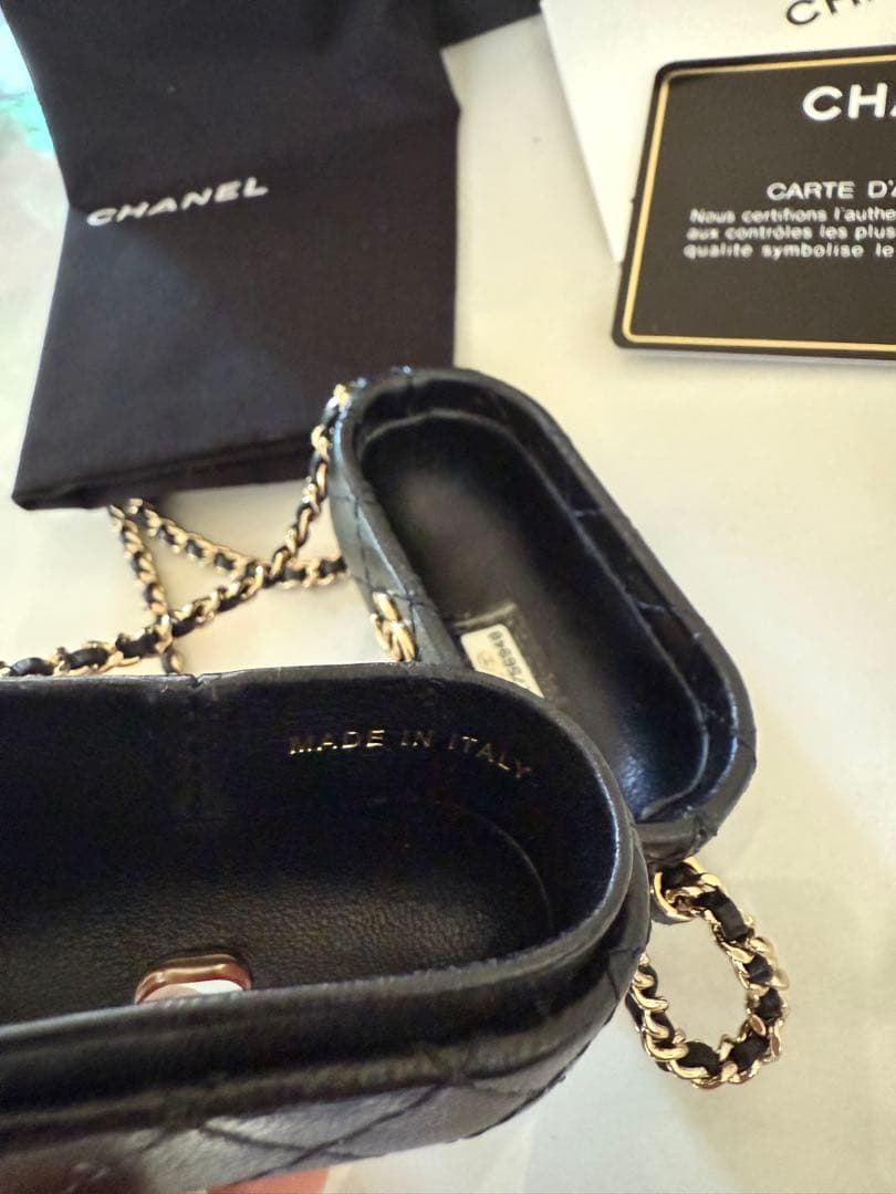 CHANEL ブラックレザー AirPodsProケース