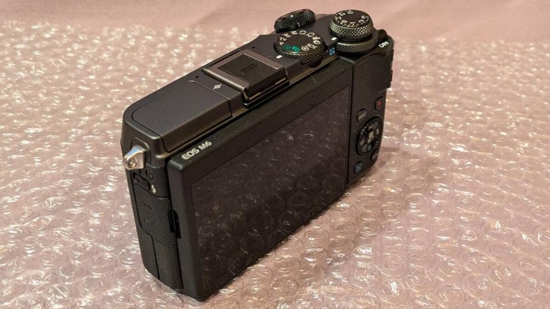 未使用　Canon EOS M6 ダブルズームレンズキット キャノン