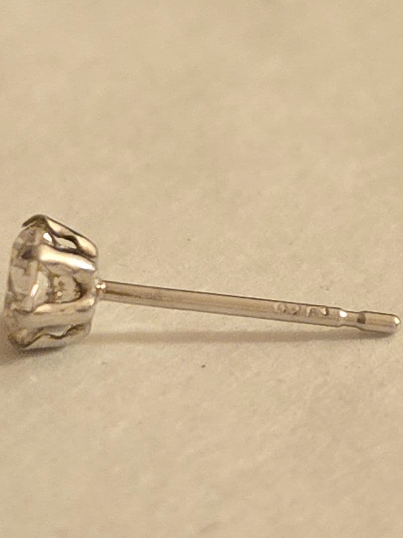 〈交渉中〉0.263カラット ダイヤモンドピアス(片耳用)