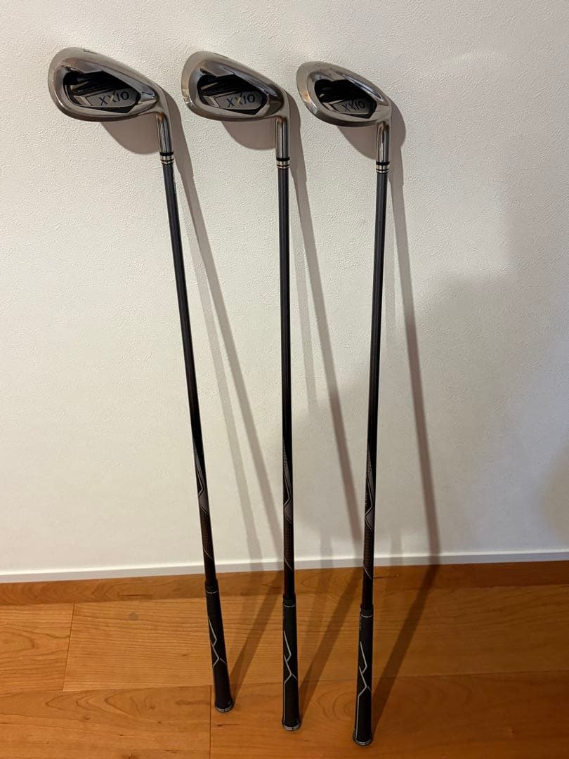 ゼクシオ（XXIO） 他 キャディバッグ・ゴルフクラブ10本・ボール等のセット