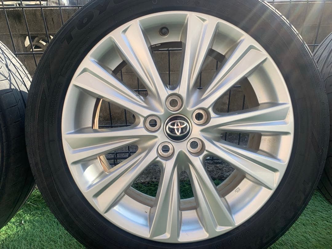 トヨタ純正　30系18インチ ホイール