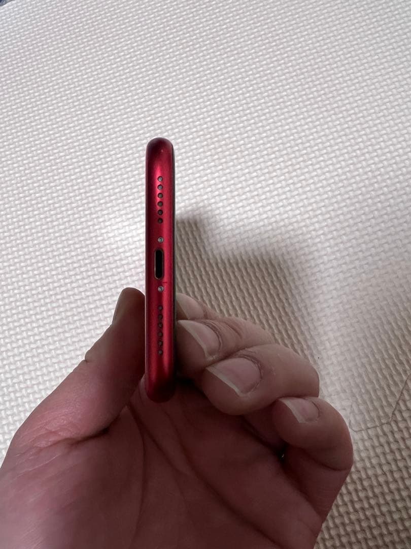 AU iPhone11 64GB レッド 新品充電ケーブル付属品