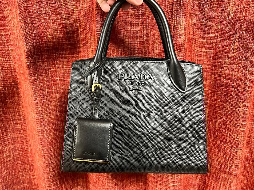 【最終値下げ】PRADAサフィアーノキュイールバッグ ブラック1BA156