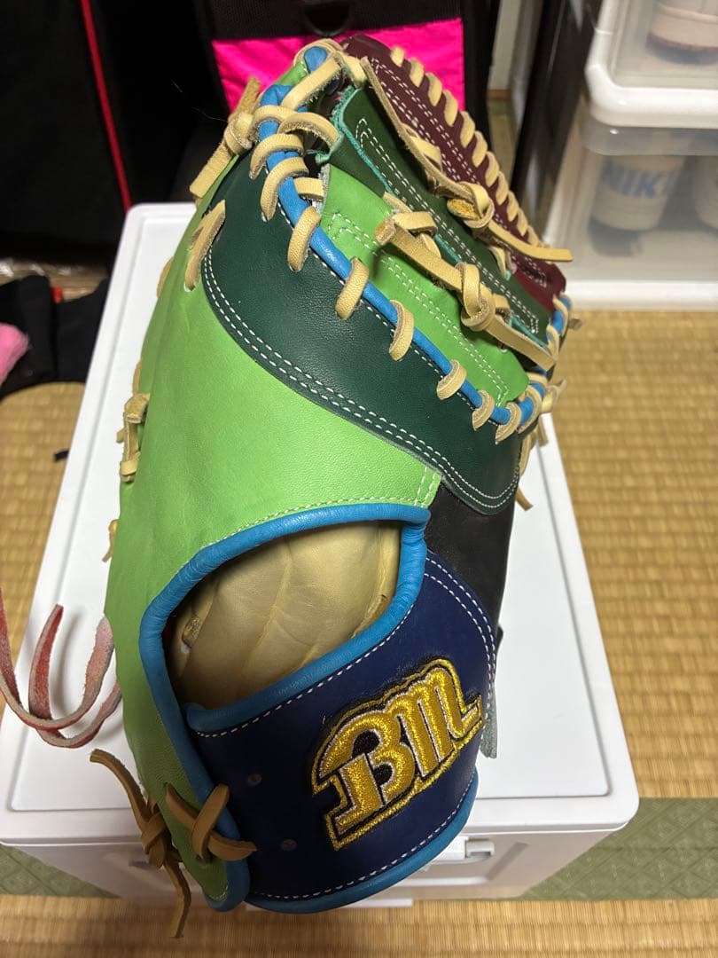 ベースマン　軟式用　右投げ　ファーストミット　革は硬式用使用　即戦力