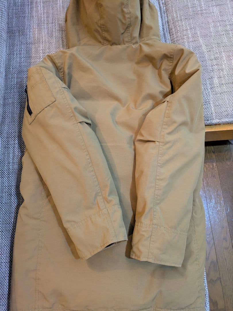 ナノユニバース　西川ダウン　ハイブリッドダウン　Mサイズ（S表記）