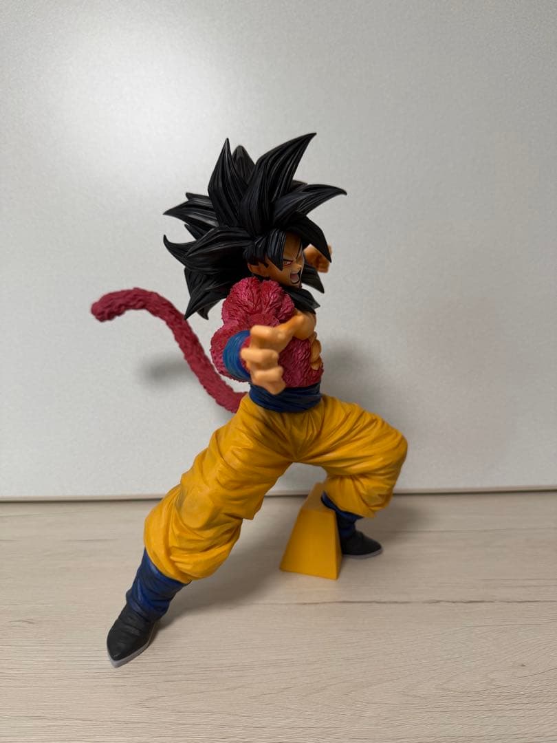 BWFC 超サイヤ人4孫悟空 フィギュア