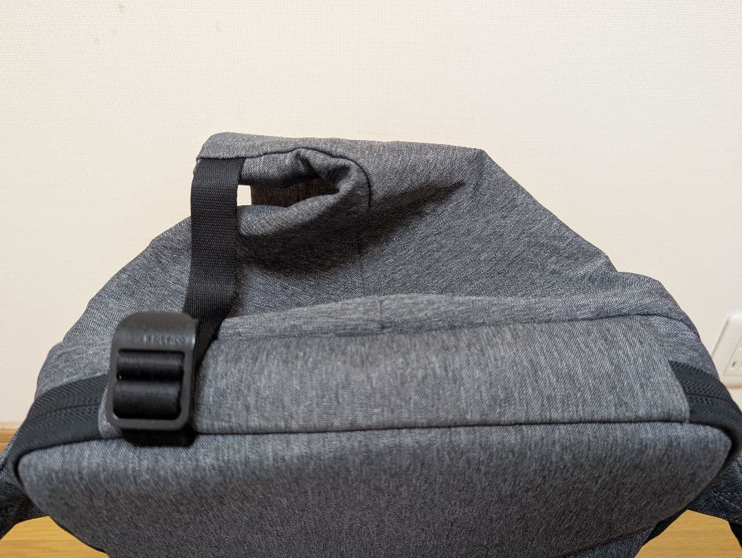 グレー バックパック 調整可能ショルダー