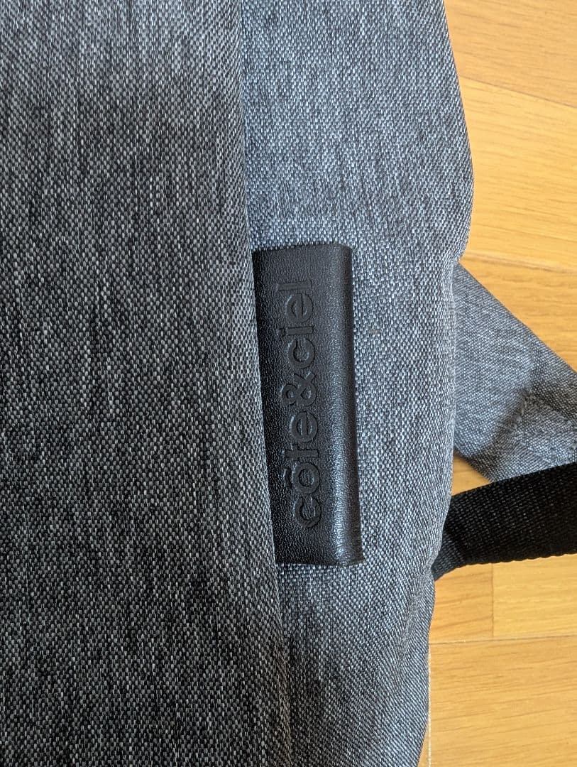 グレー バックパック 調整可能ショルダー