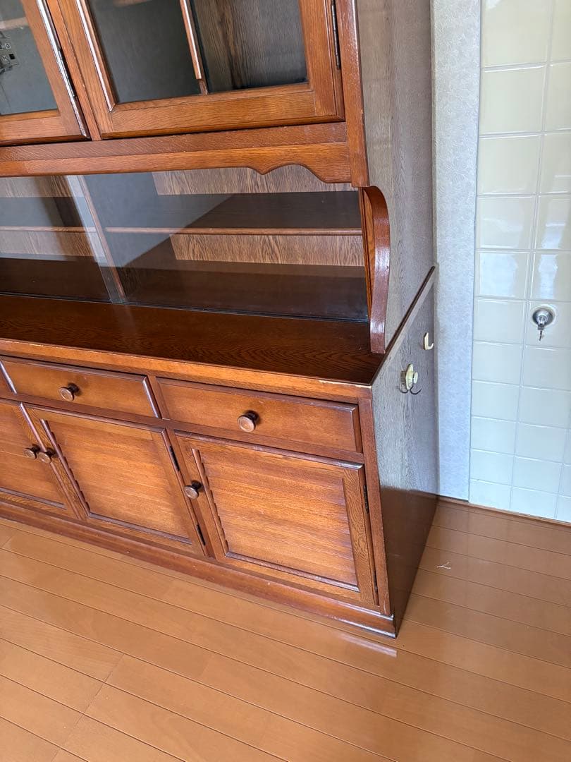 木製の食器棚　水屋　上段ガラス扉付き　下段だけ