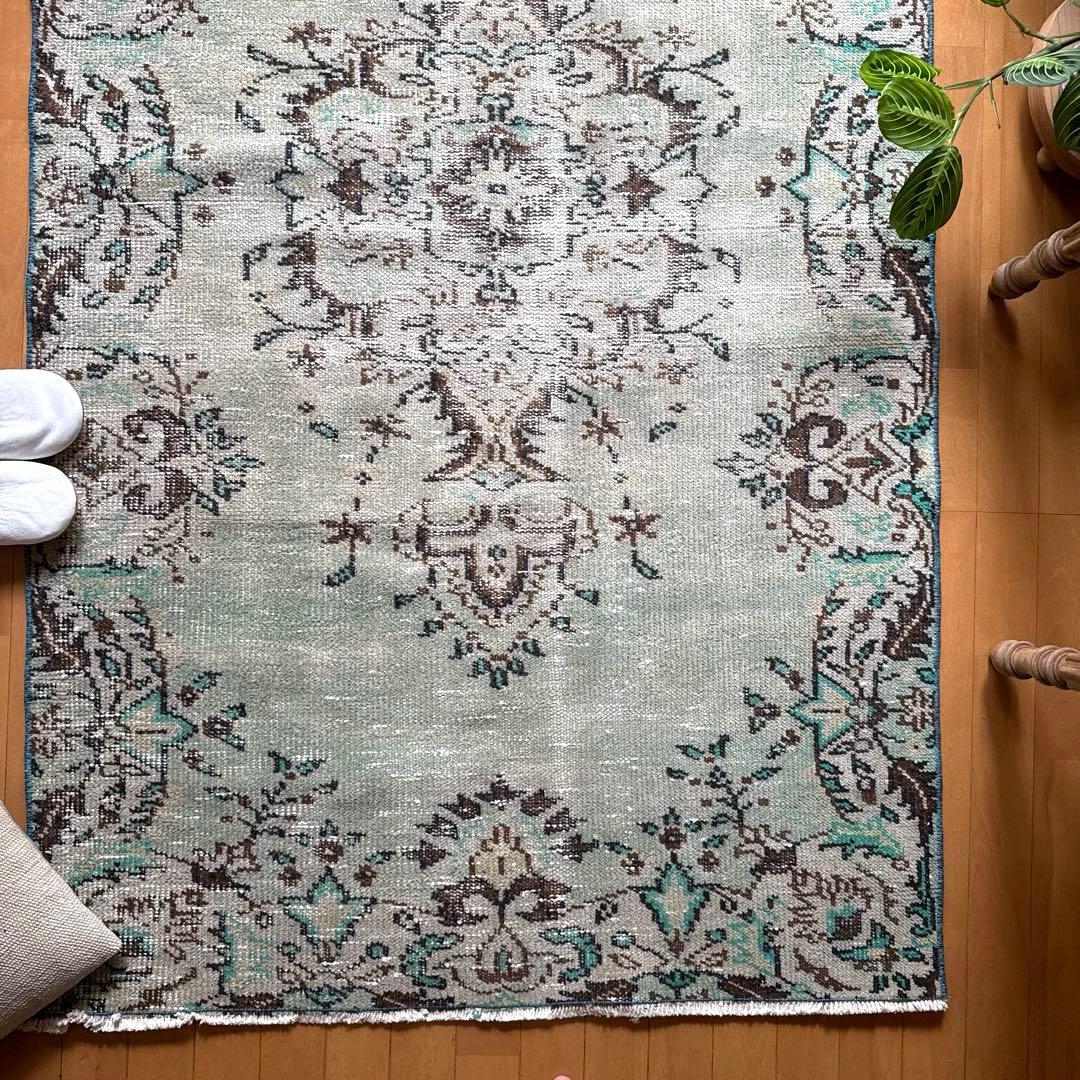 107×194淡いエメラルドグリーン×ブラウン　シャビー　トルコヴィンテージラグ
