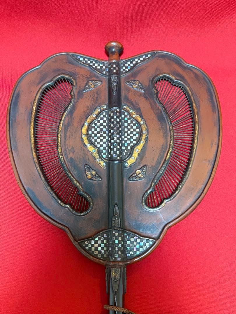 中国美術 螺鈿細工 竹組 朱黒漆螺鈿漆蒔絵軍配 大漆嵌螺鈿軍配団扇 古武具 唐物