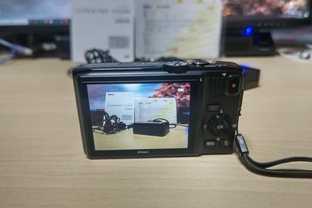 Nikon COOLPIX S8200 本体