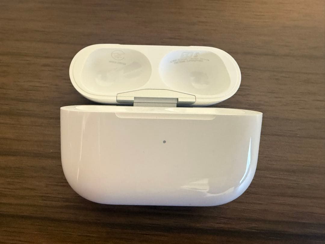 AirPods Pro 本体 充電ケース付き Apple 第2世代 両耳イヤホン