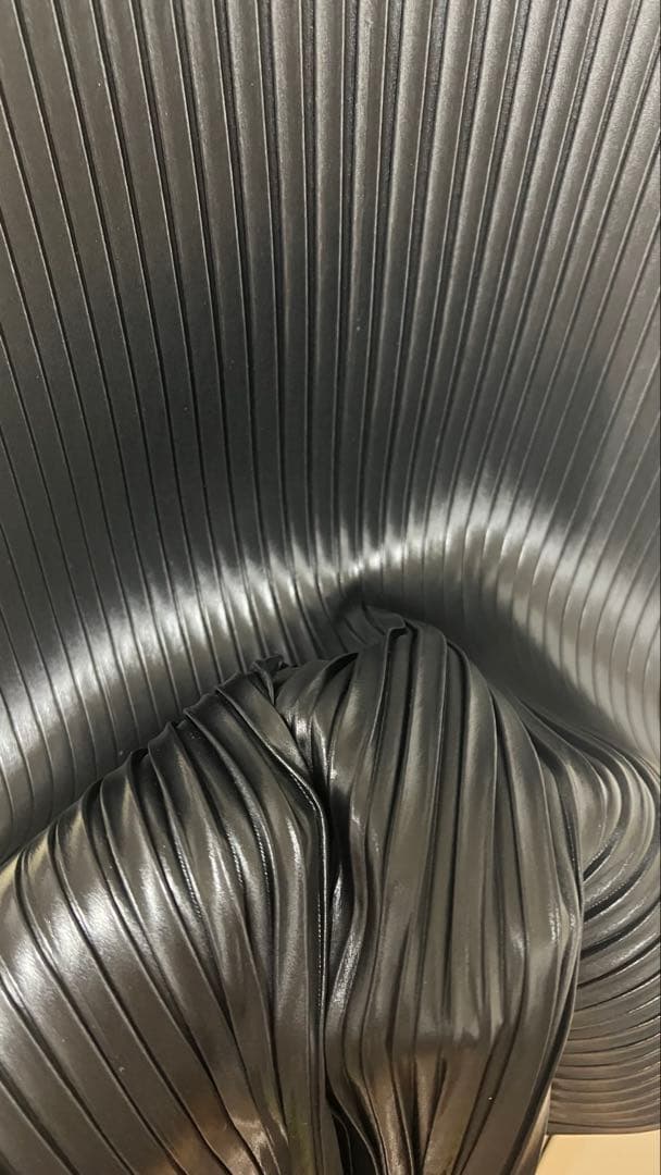 L*e様 GLOSSED L PLEATS ワンピ 【ISSEY MIY