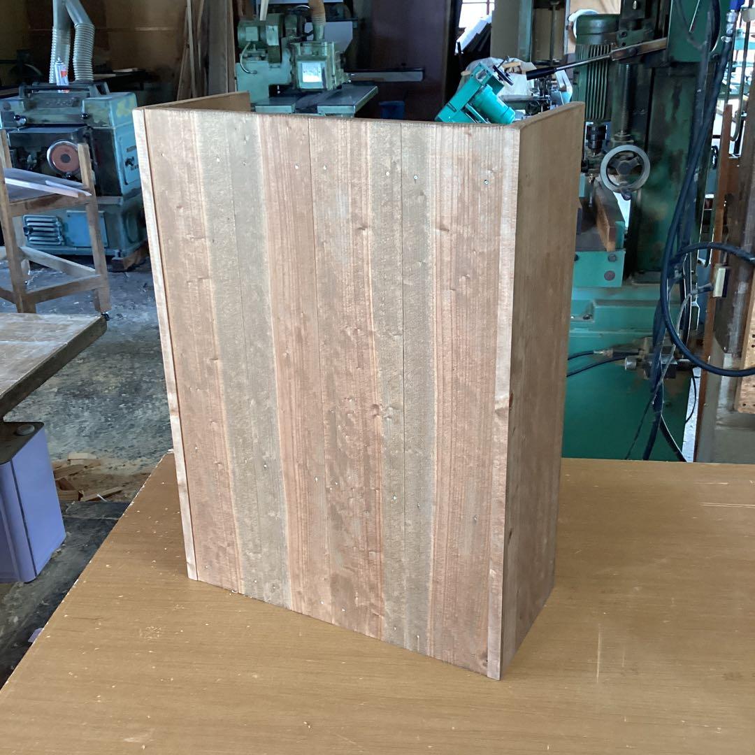 オシャレなガラス戸キャビネット　ウォールナット調