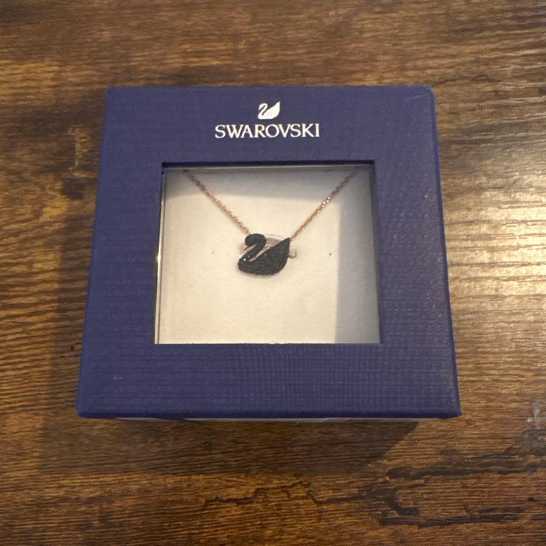 スワロフスキー　ブラックスワン　ペンダント