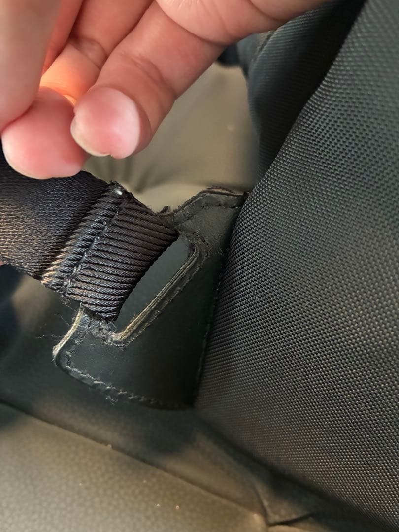 MONCLER ブラック バックパック　難あり