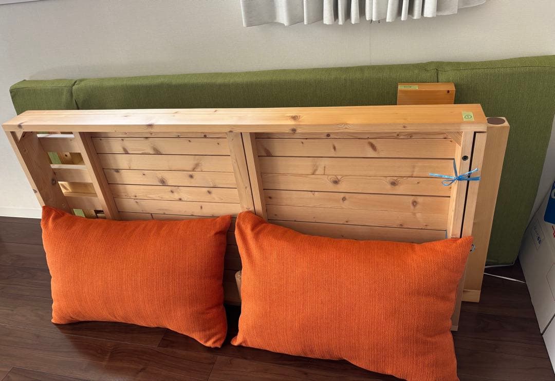 うえさん　パイン材の伸長式ソファーベッド ［床面すのこベッドタイプ］