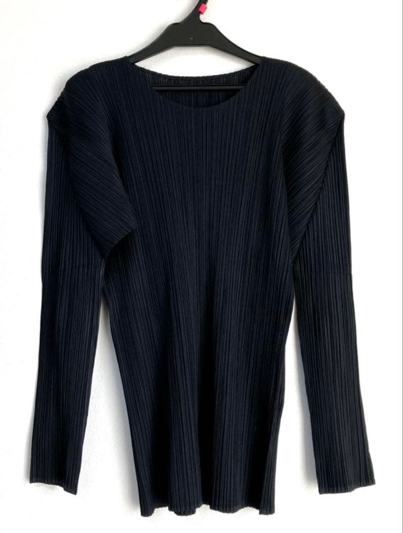 美品 ISSEY MIYAKE ブラックカットソー Ｍ