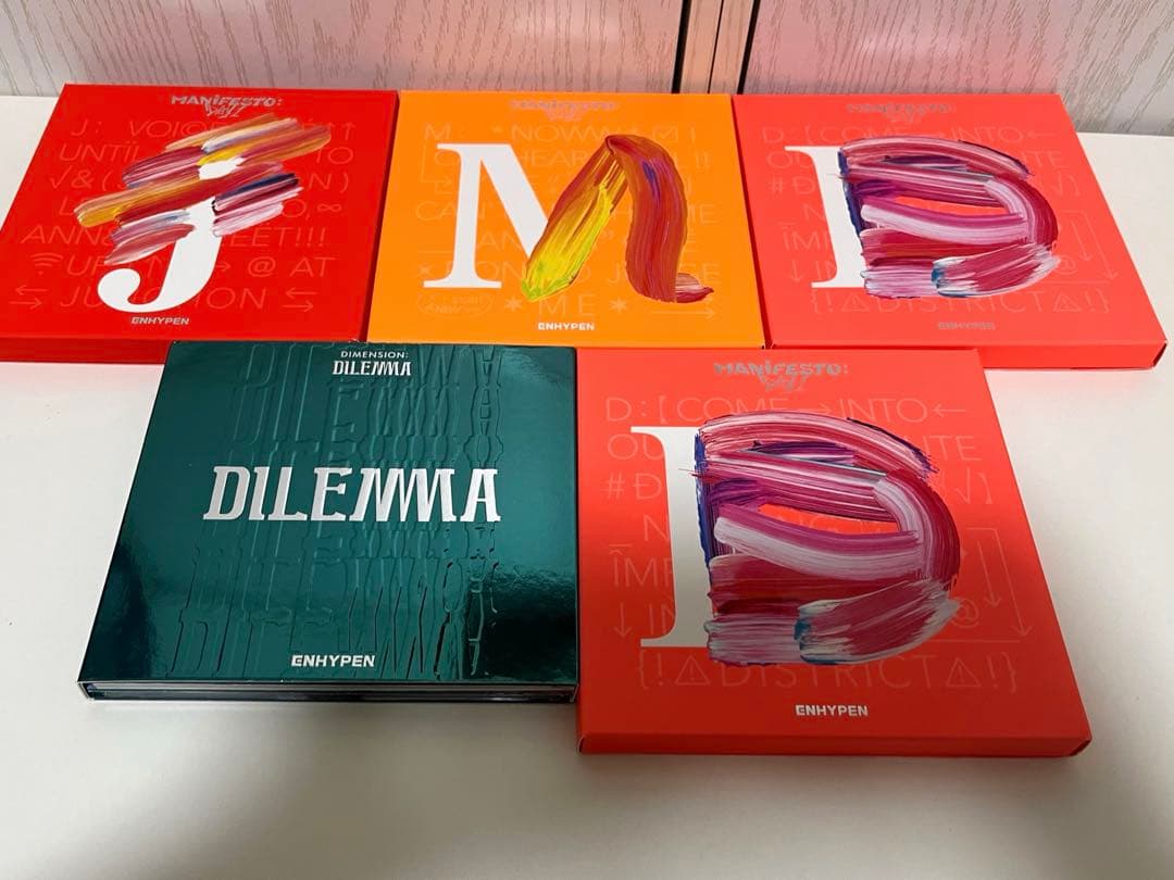 ENHYPEN アルバム　トレカ付き　基本的な内容物あり