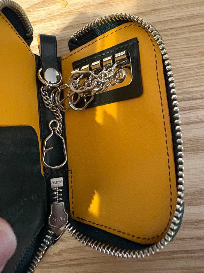 ガンゾAVON (エイボン)ラウンドファスナーキーケース