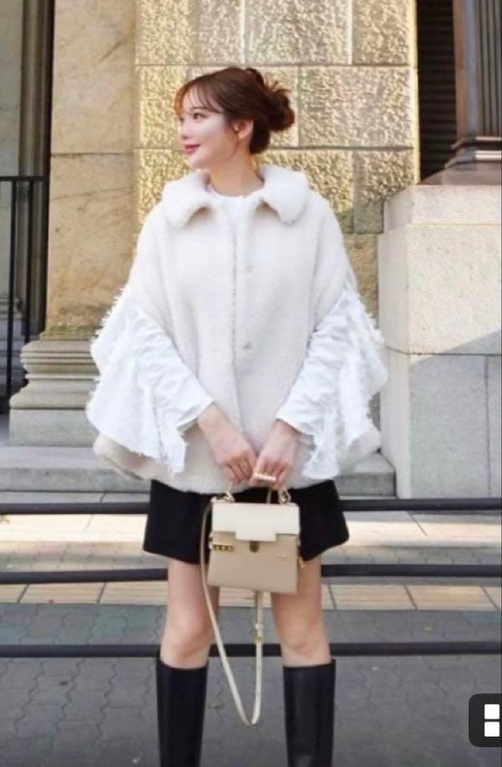 本日限定価格HYEONヘヨン 即完売ted cape（ポンチョ・ケープコート）