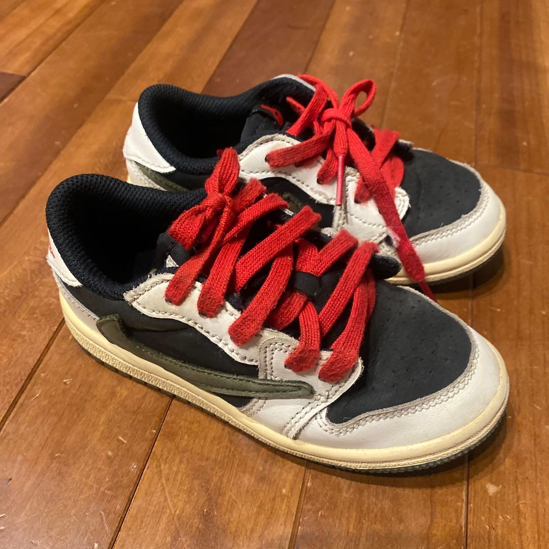 Travis Nike Air Jordan キッズシューズ 黒/赤