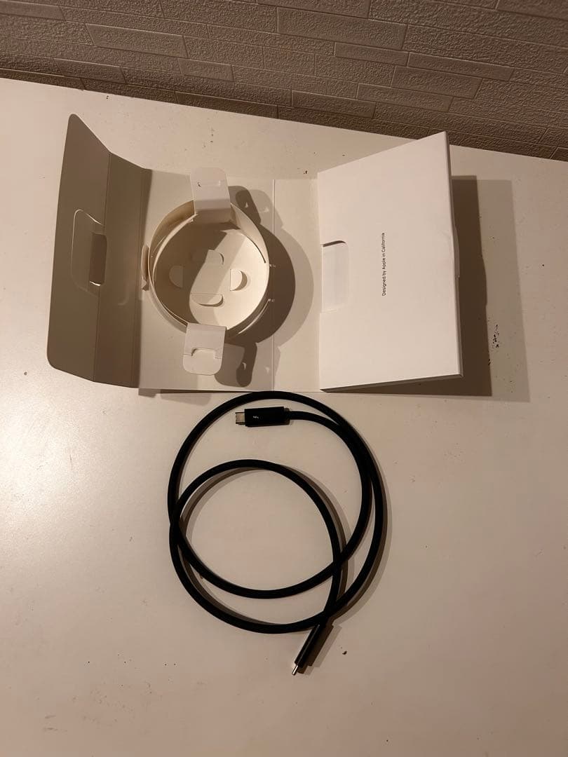 Apple Studio Display 標準ガラス傾きを調達　美品