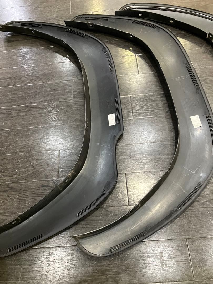 ハイラックス GUN125ブラックラリー純正オーバーフェンダー