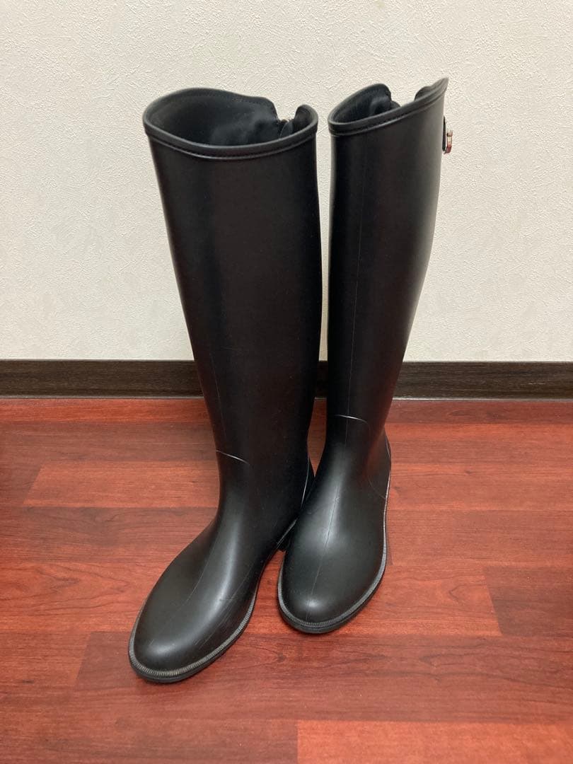 Salvatore Ferragamo 黒 レインブーツ