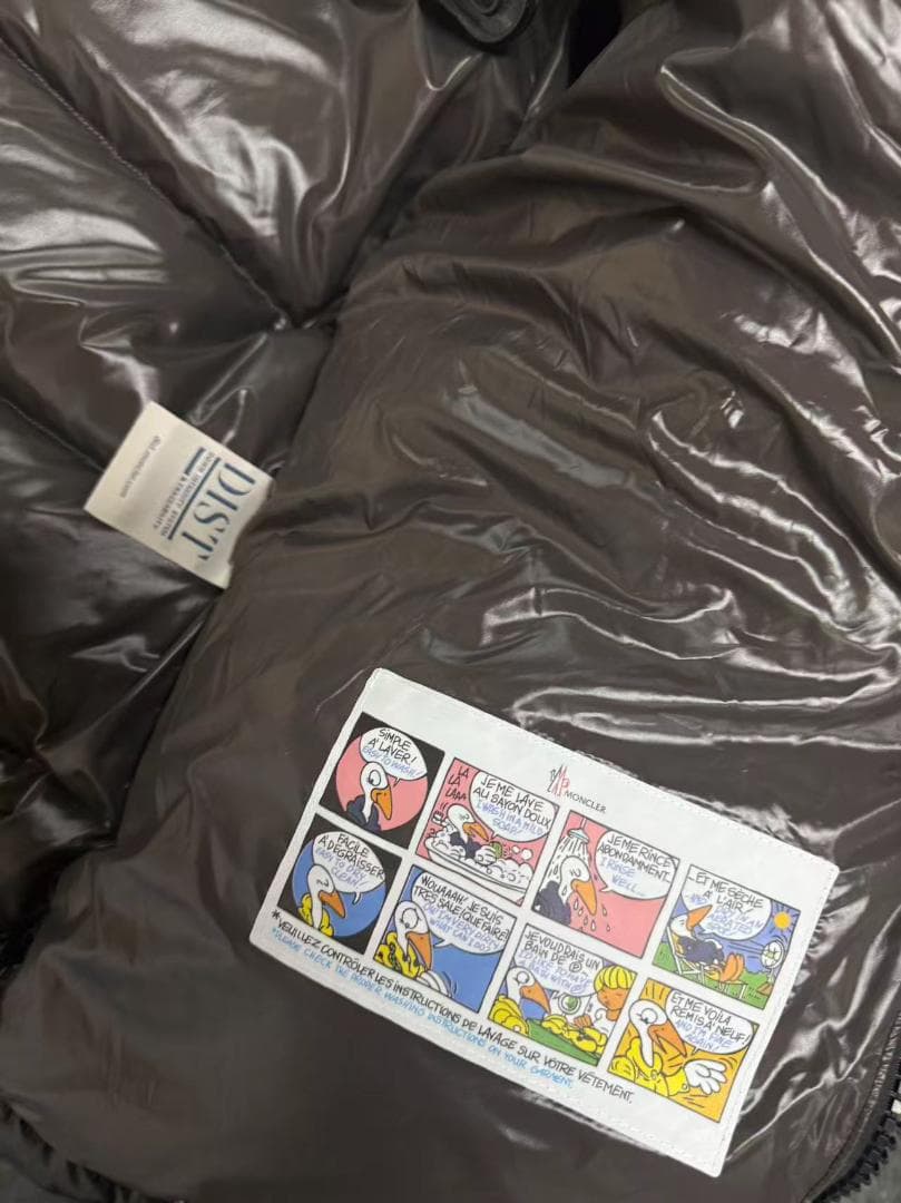 黒 フード付きダウンジャケット