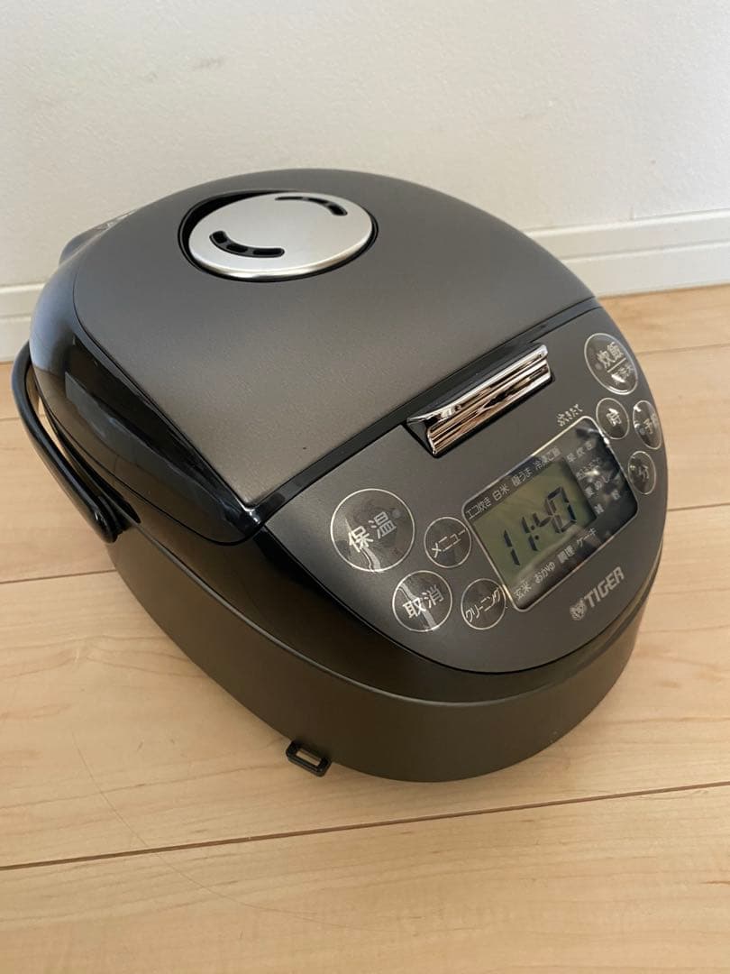 TIGER IHジャー炊飯器炊きたて3合　JPF-G