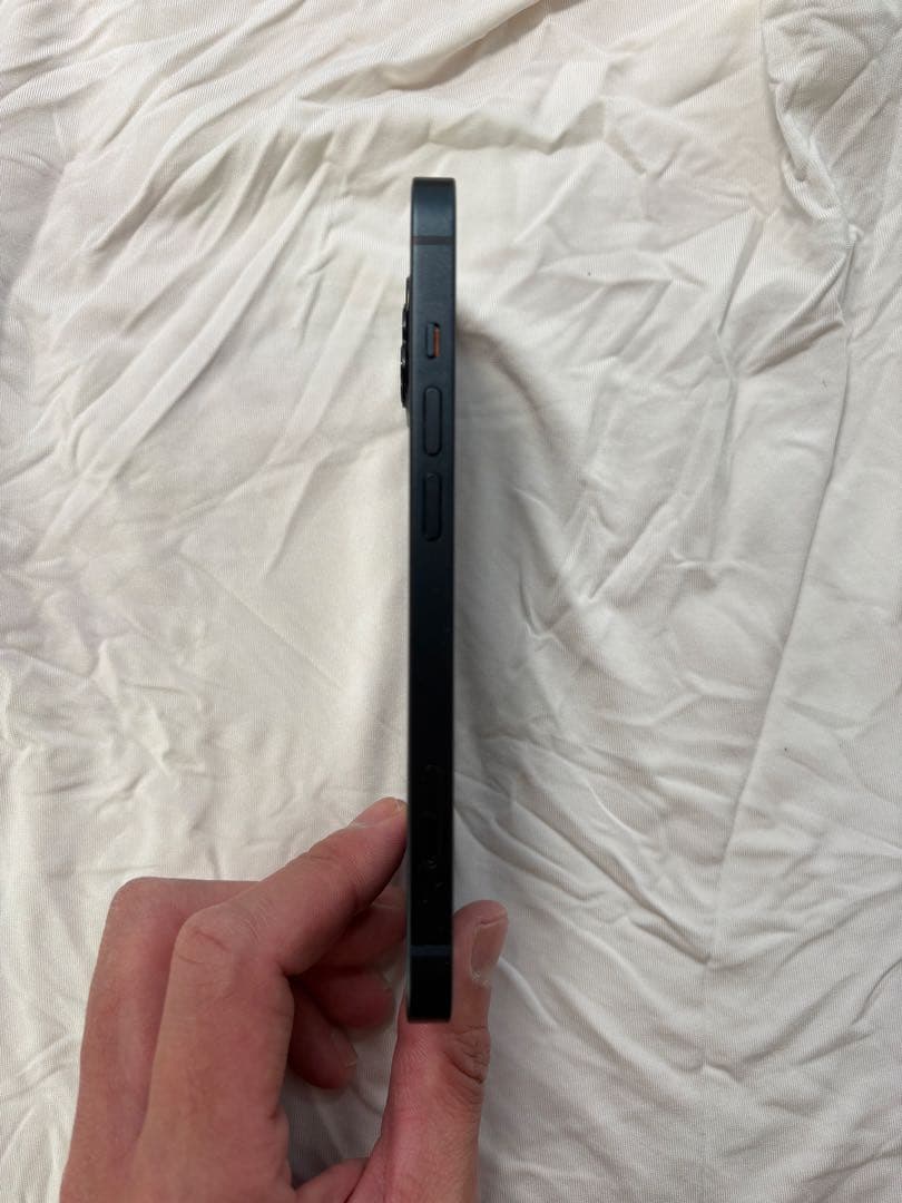 Apple iPhone 13 本体 充電ケーブル付き