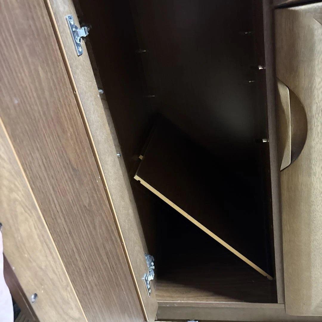 カリモク　　レンジボード・レンジ台　キャスター付き 送料込み　配線付き