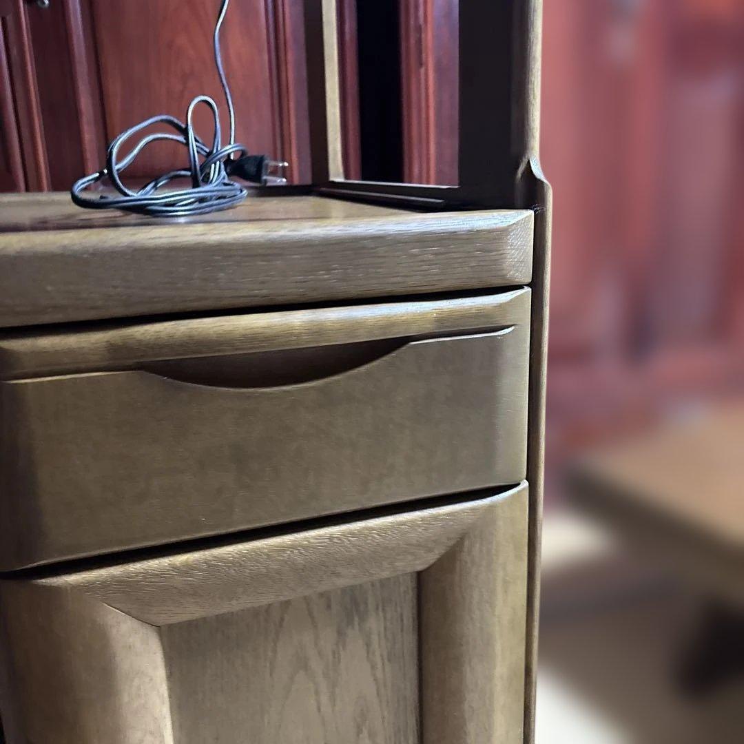 カリモク　　レンジボード・レンジ台　キャスター付き 送料込み　配線付き