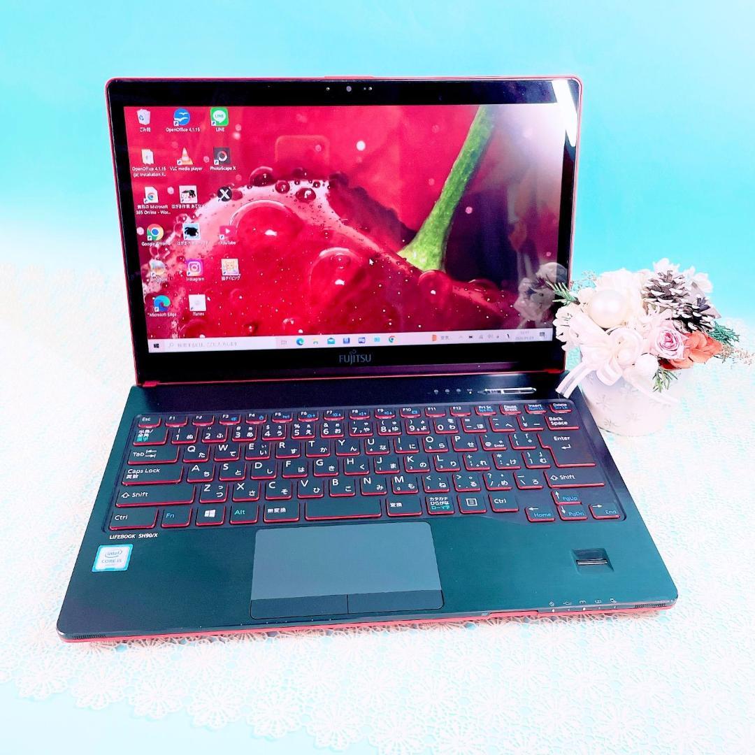 迷ったらコレ‼️タッチパネル✨️小型軽量！赤ノートパソコン快適SSD✨️薄型カメラ付き