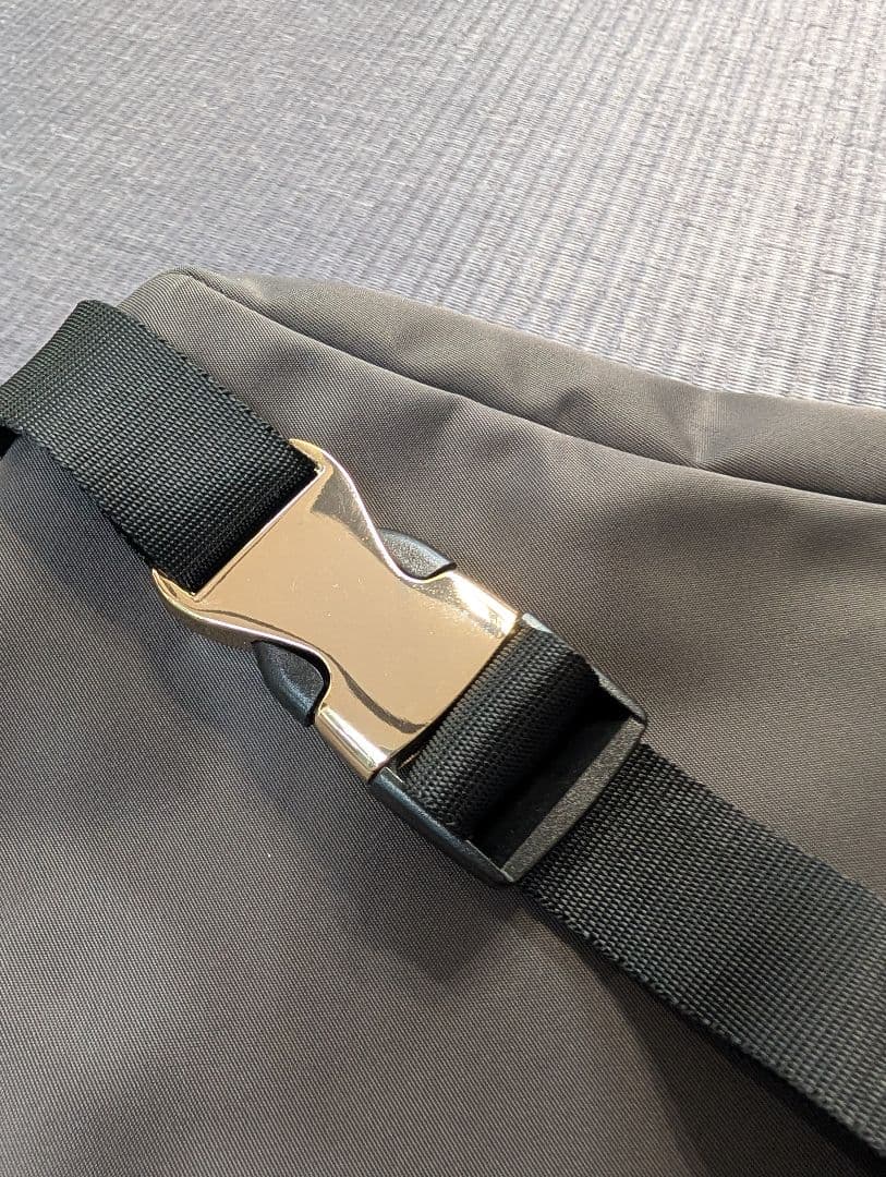 TOCCA リボンデザイン ボディバッグ グレー