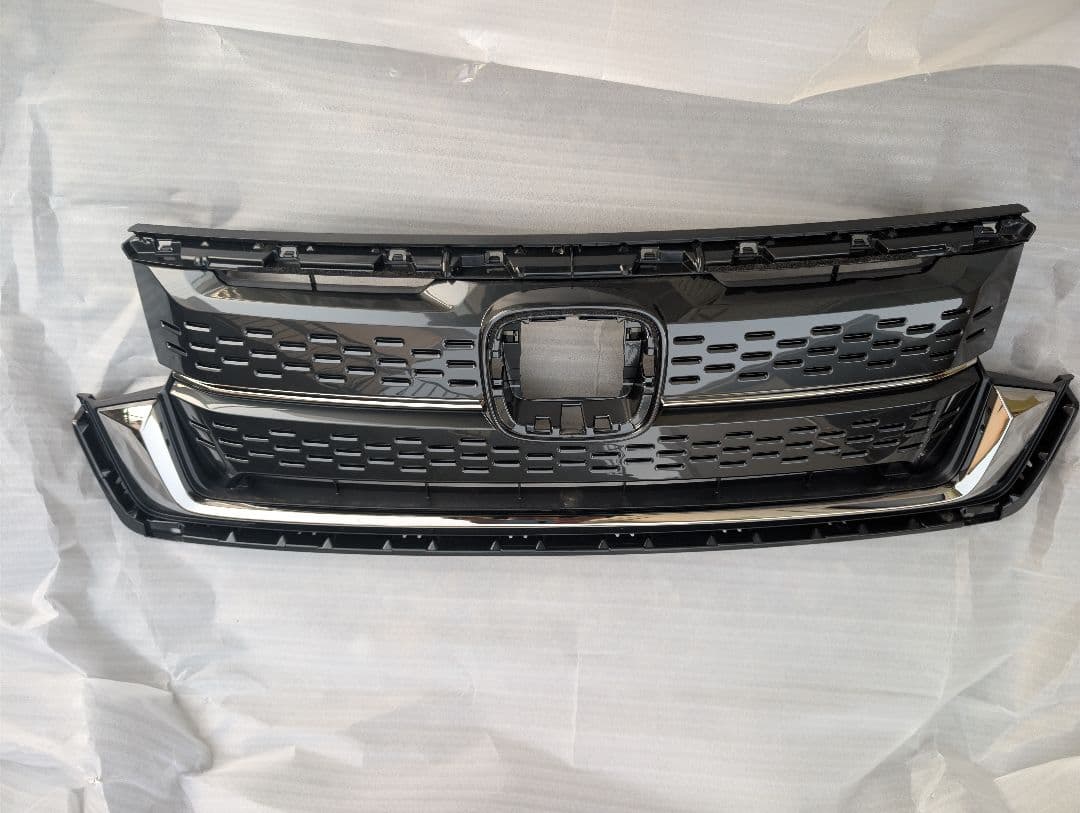 ホンダ　ステップワゴン　RP8　スパーダ　フロントグリル 　新車外し