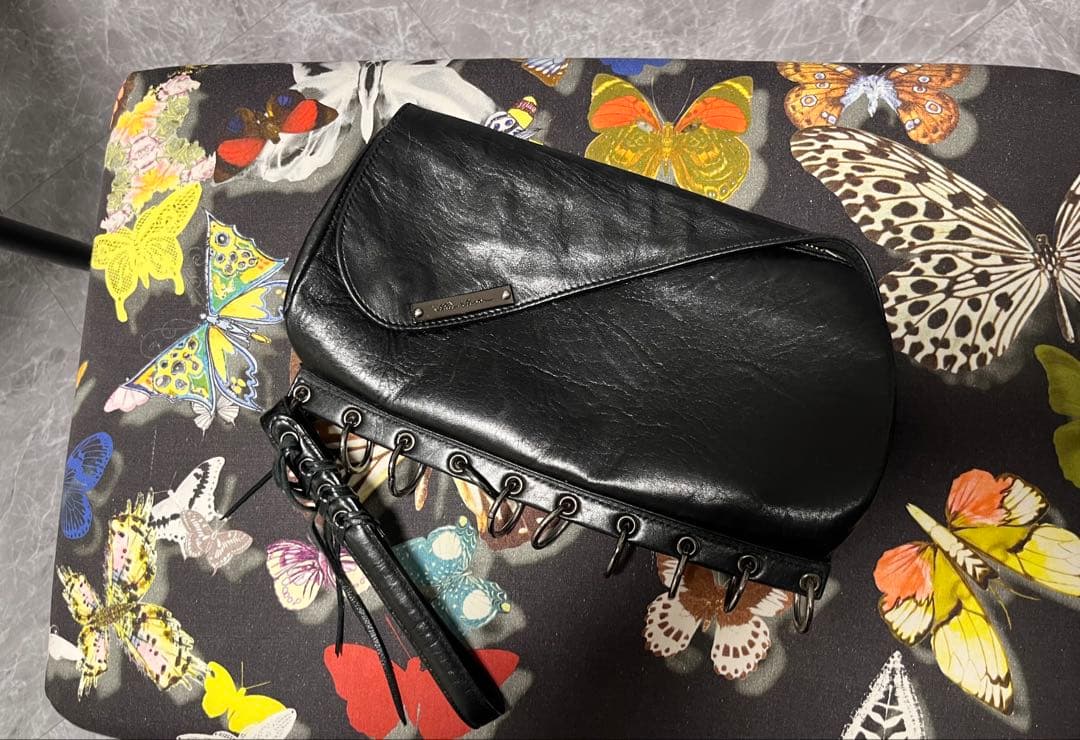 alice auaa レザークラッチバッグ