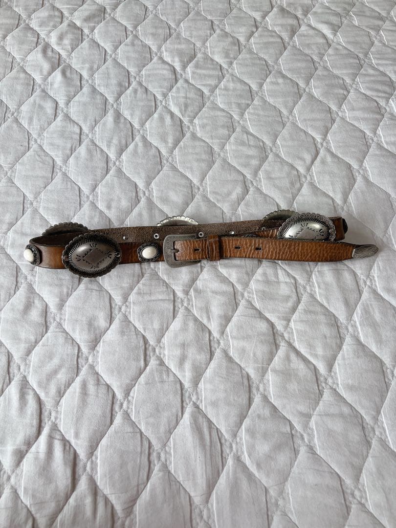 ［P U N T OV I T A(プントヴィータ)] コンチョレザーベルト