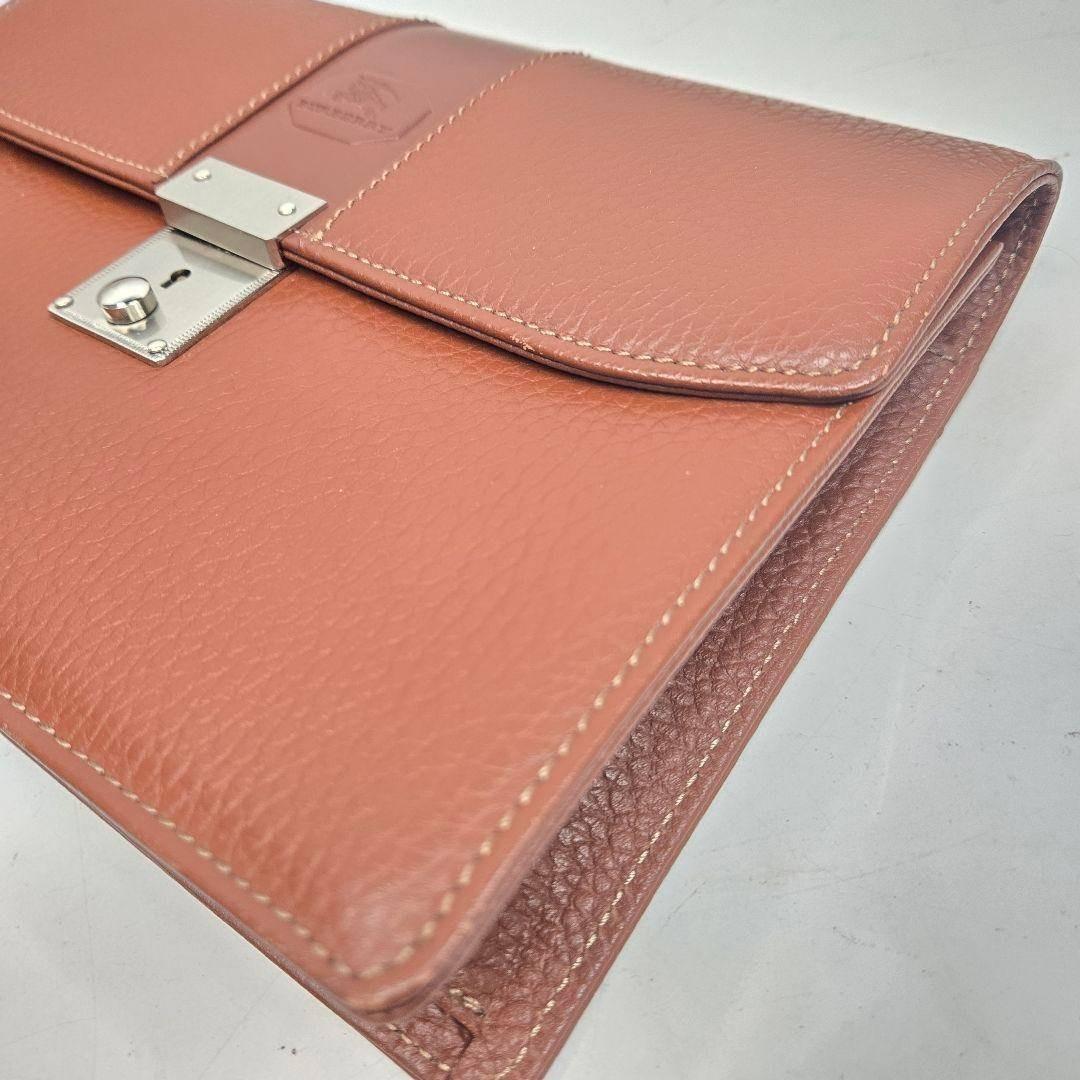 ほぼ未使用 BURBERRY クラッチバッグ 鍵完備 シボレザー