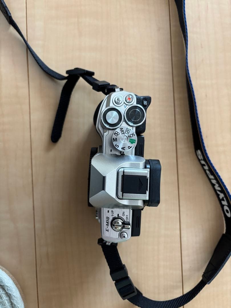 OLYMPUS E-M10 Mark IV ダブルレンズキット　カメラ　一眼