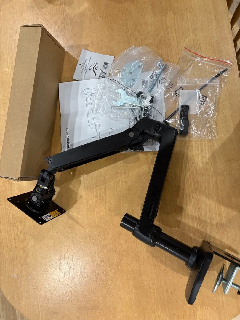Amazonベーシック モニターアーム 32インチ