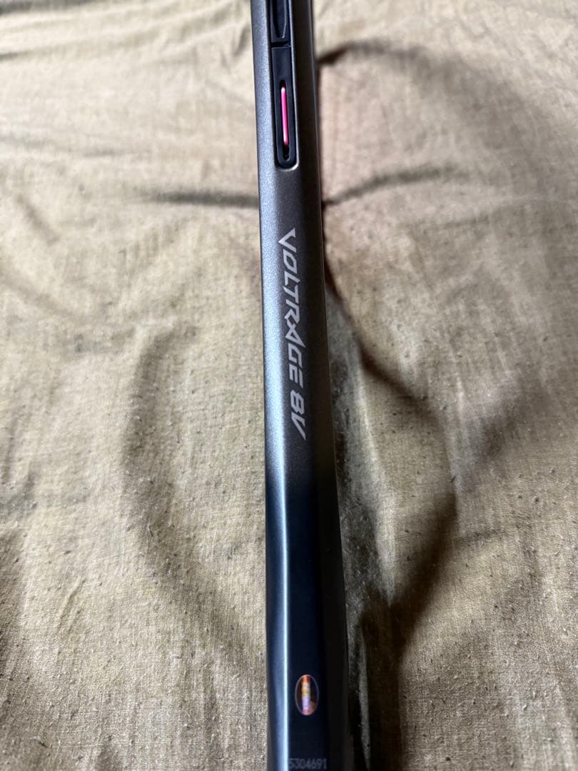 ほぼ新品 YONEX ボルトレイジ 8V UL-2