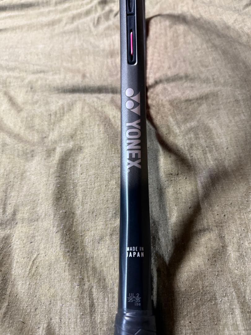 ほぼ新品 YONEX ボルトレイジ 8V UL-2