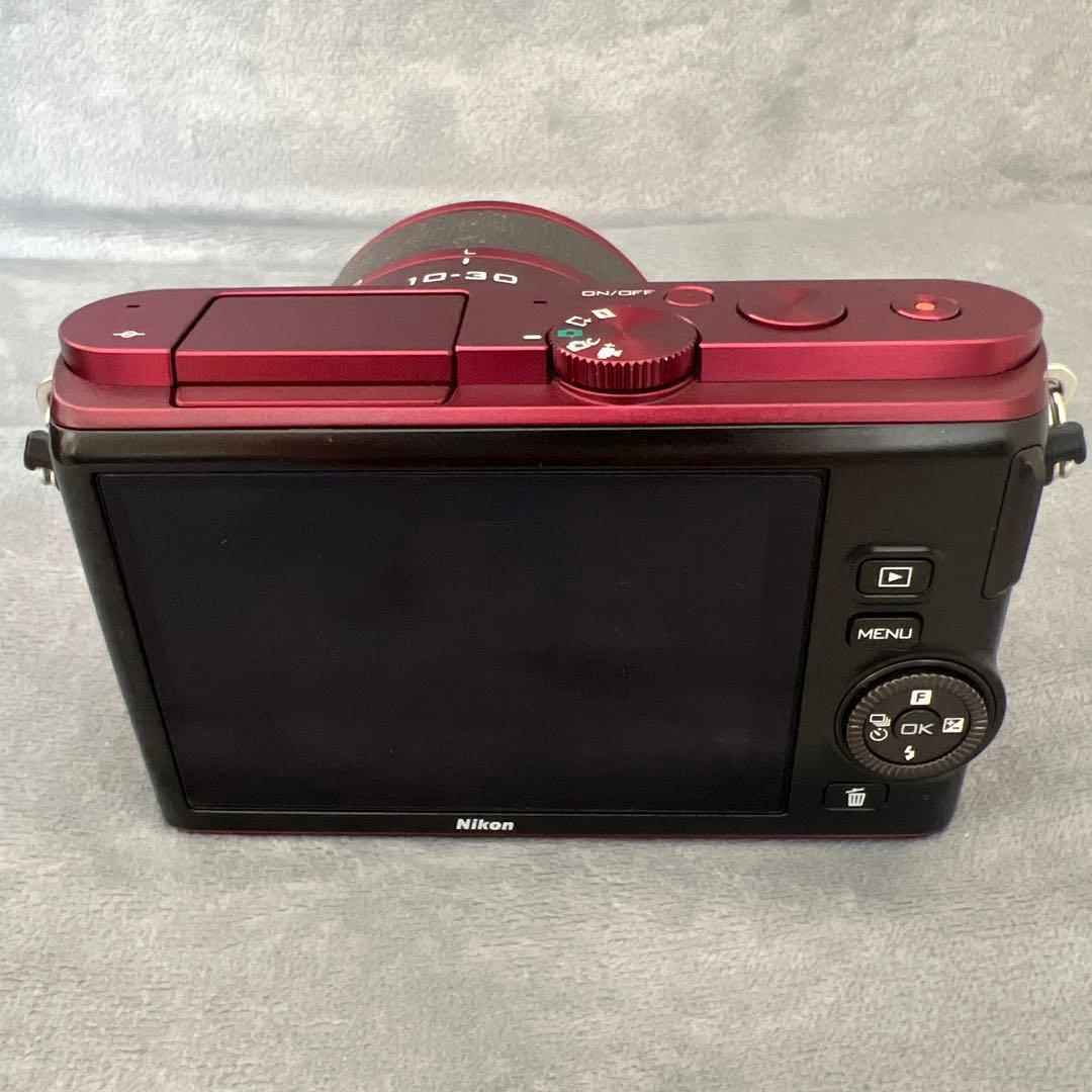 Nikon 1 J3 レッド 10-30mmレンズ付き