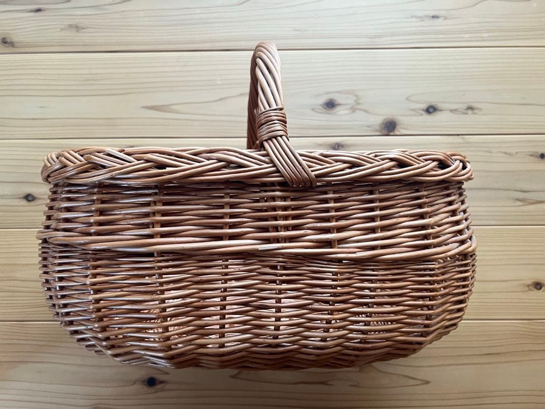 北欧製　籐製楕円形バスケット